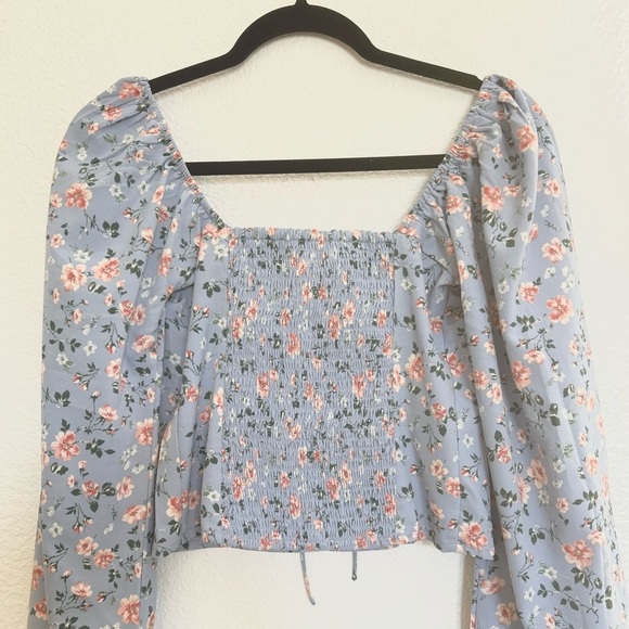 ABERCROMBIE & FITCH Puff Sleeve Lace-Up
Sweetheart Blouse Floral Top - Picture 7 of 8